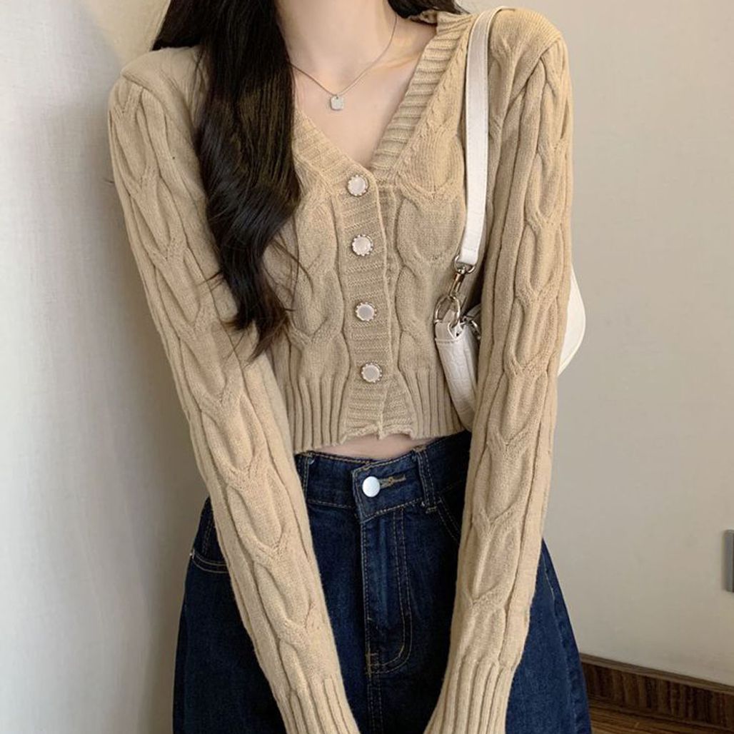 여친룩 데이트룩 꽈배기 디자인 크롭 가디건 브이넥