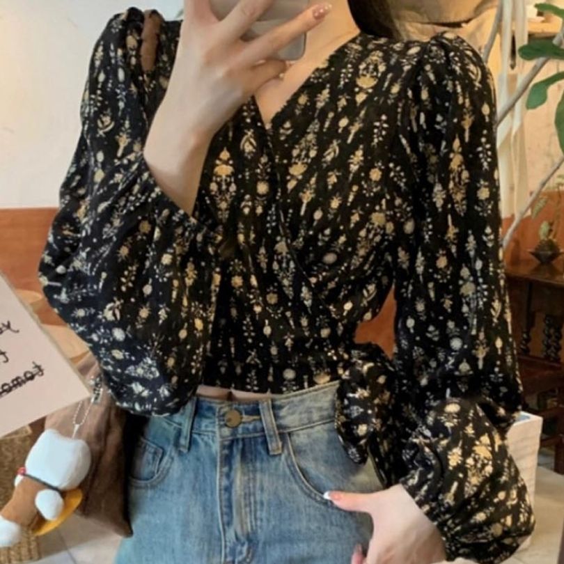 쉬폰탑 간절기 페미닌한 실루엣을 완성해주는 여성 블라우스