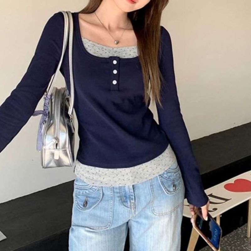 레이어드 긴팔 트리플 단추 장식이 포인트인 티셔츠