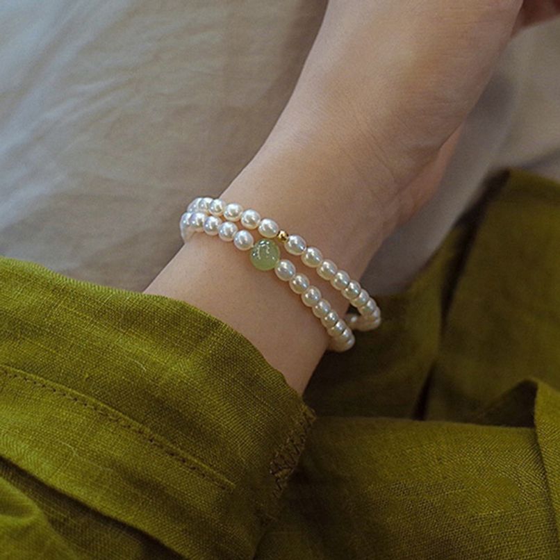 단아한 담수 쌀진주 10mm 포인트 옥 레이어드 쌍팔찌