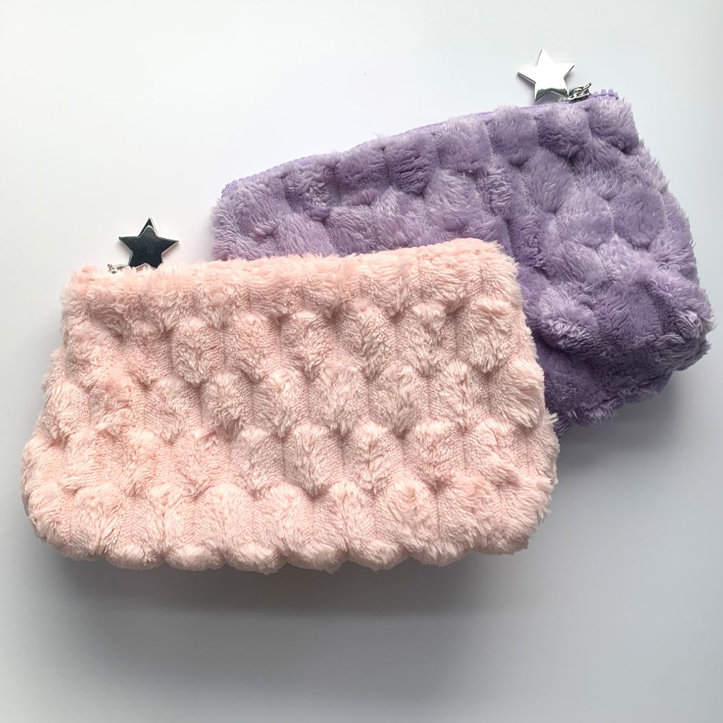 겨울 느낌 가득한 소프트 퍼 텍스처 파스텔 감성 폭신 파우치