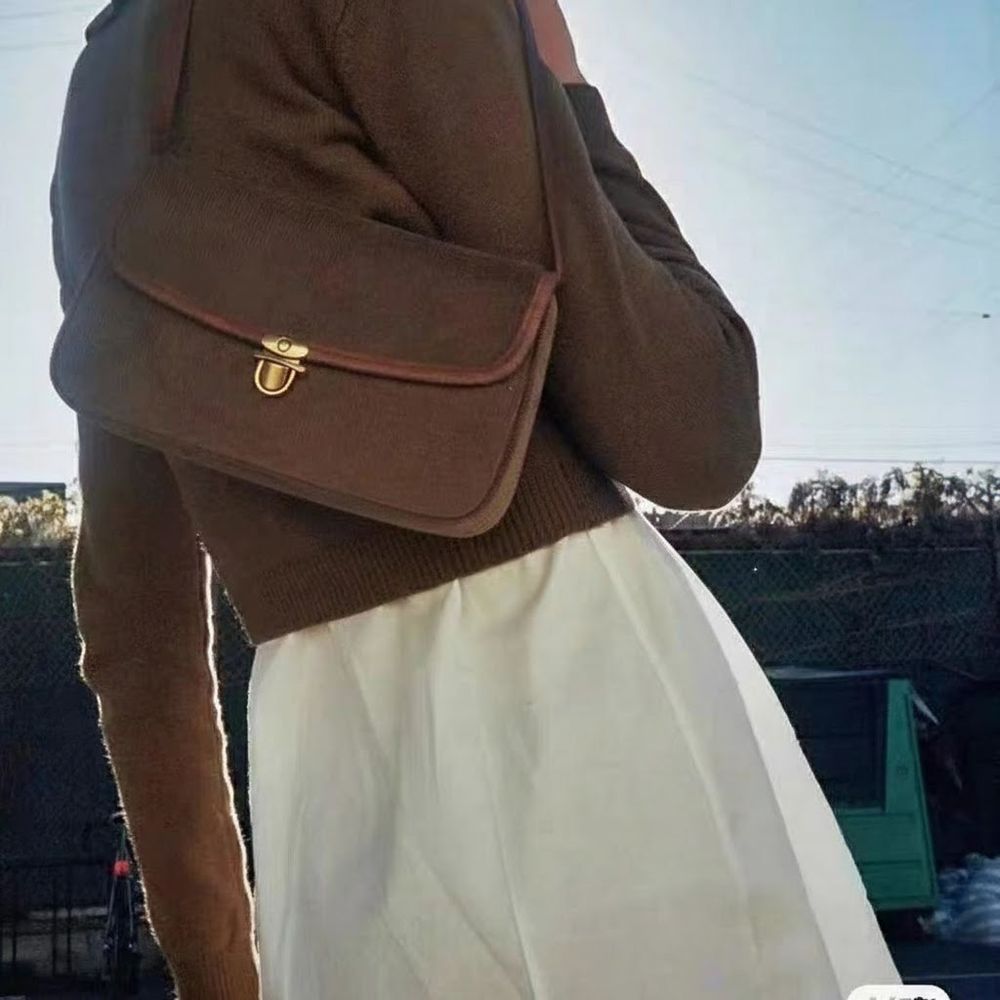 여성 골드버튼 숄더백 데일리 크로스백