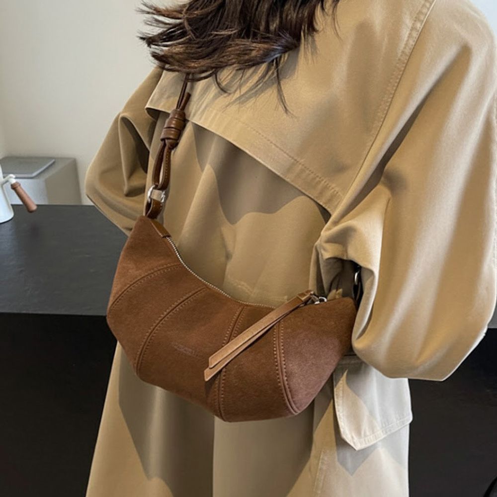 모던 하프문 스웨이드 겨울 가을 숄더백