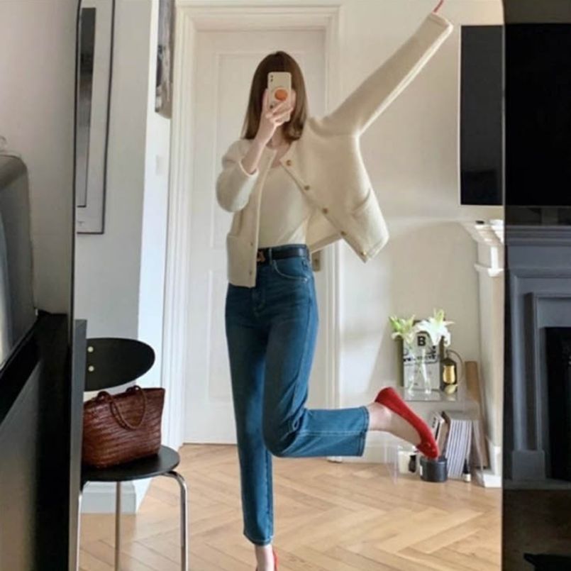 가디건 라운드넥 단정하면서 러블리한 분위기의 하객룩