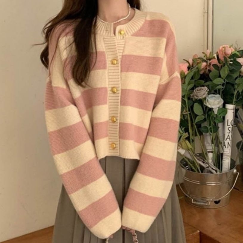 골드버튼 줄무늬 부드럽고 포근한 니트 소재의 가디건
