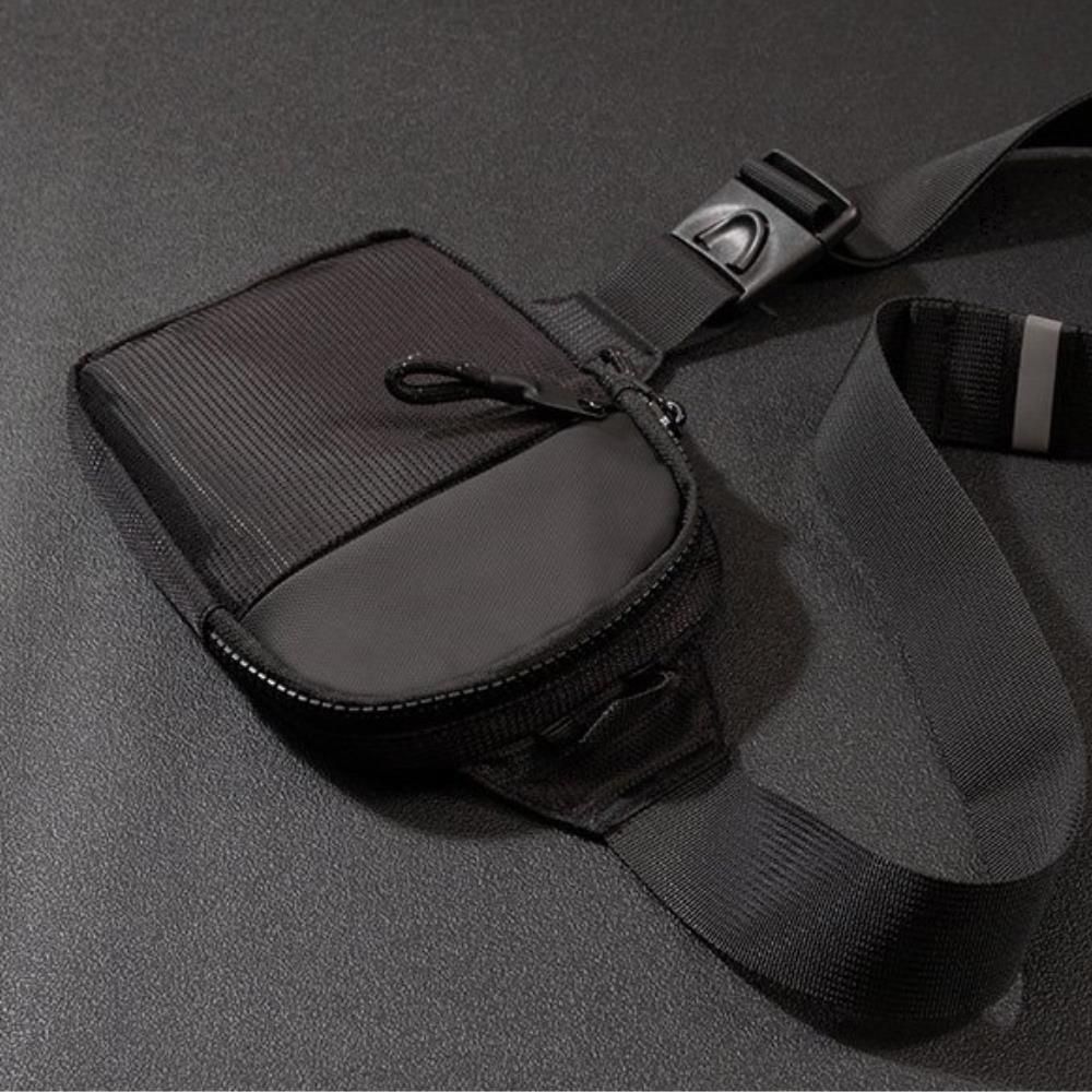 회사 출근 대학생 남성 바디 크로스백