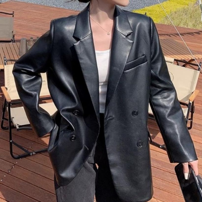 레더 여성자켓 클래식한 더블버튼 디자인의 아우터