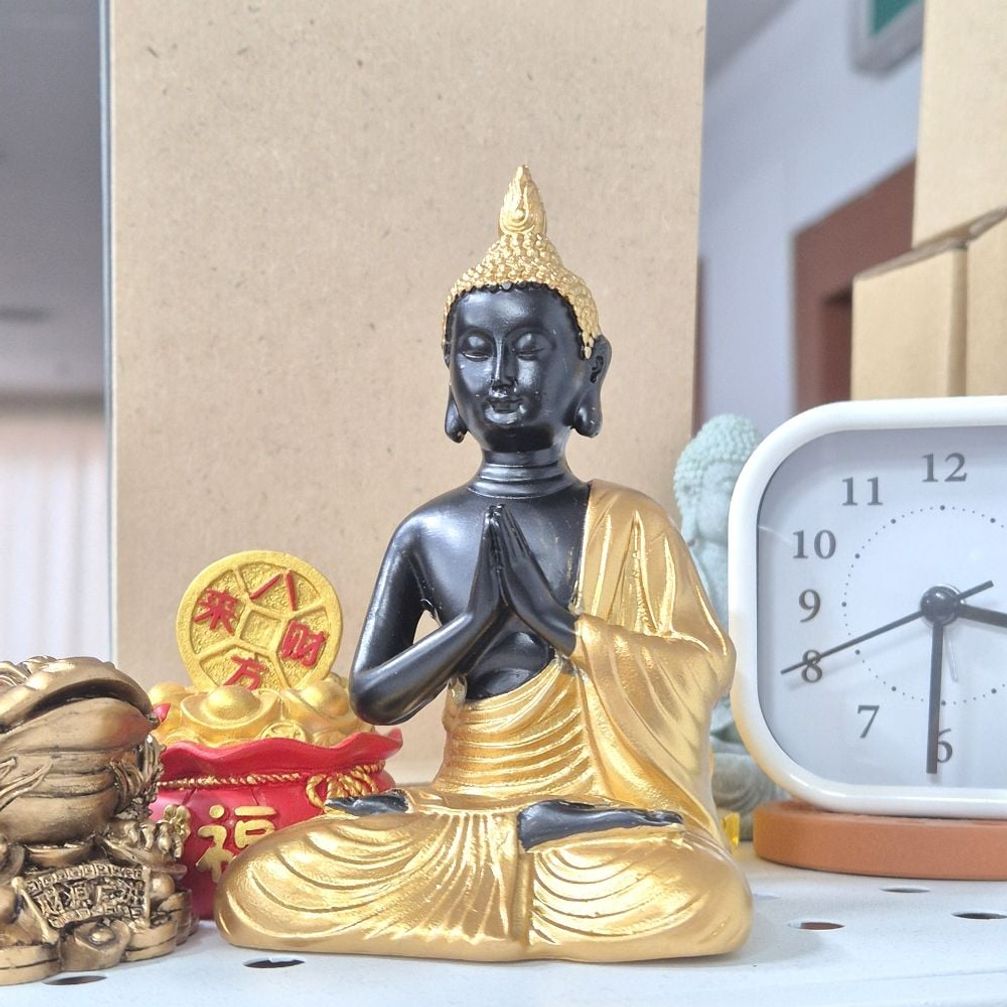 골드블랙 부처님 불상 좌상 합장 석가모니 장식 불교 굿즈