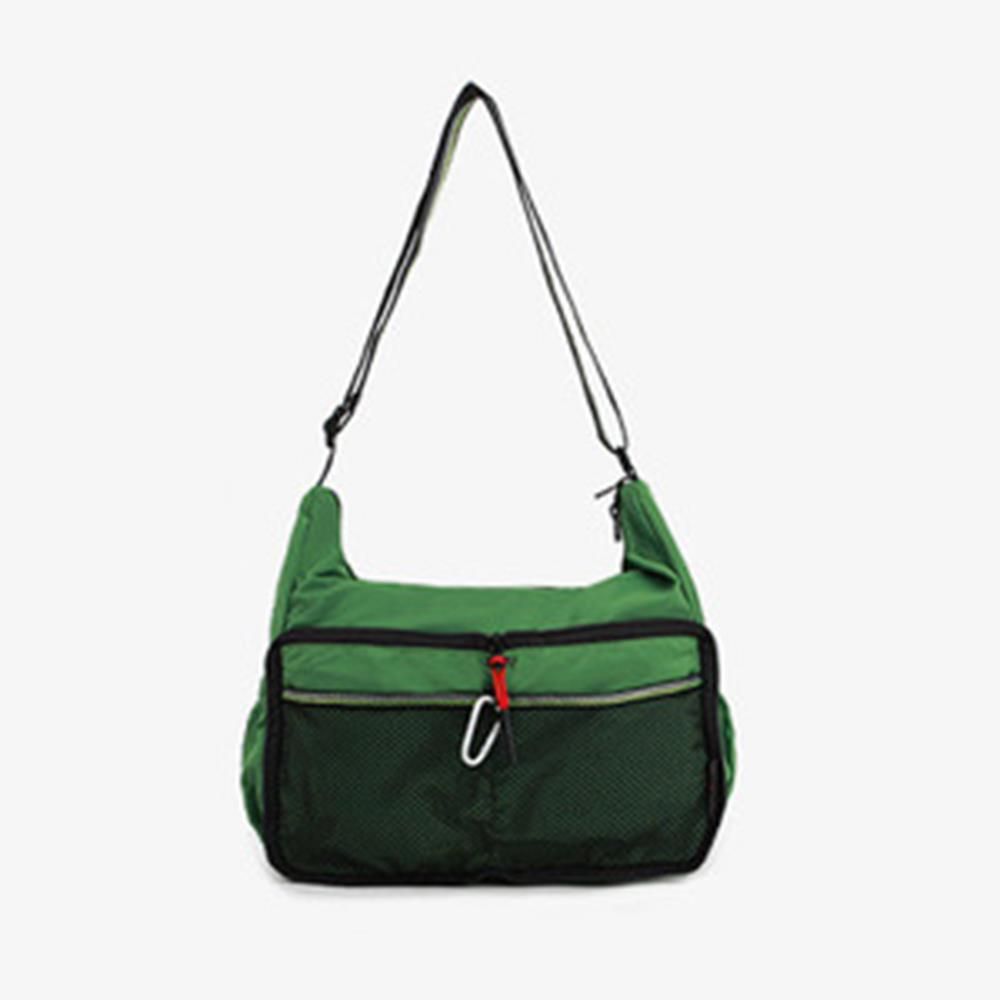 가볍고 심플한 외출용 여행용 크로스백