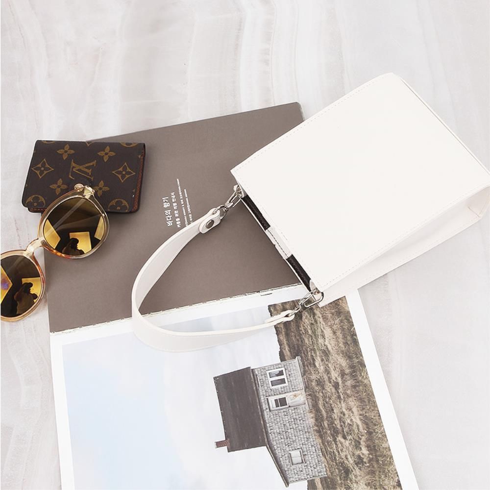 깔끔한 여자 미니 자석버튼 크로스백