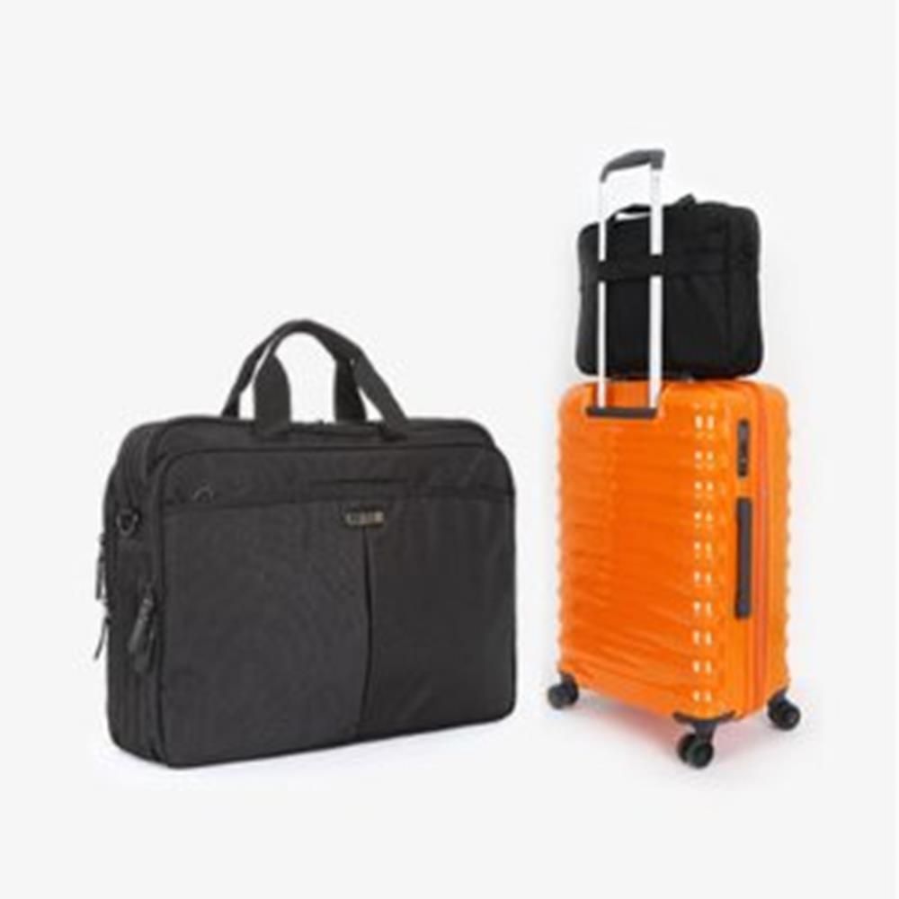 세미정장 비지니스룩 남자 노트북