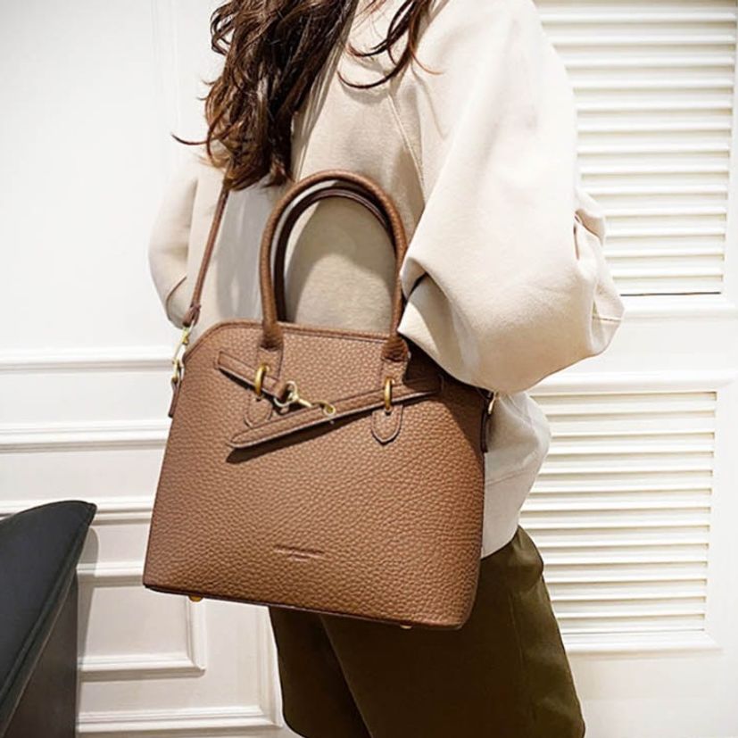 패셔너블 토트백 데일리 일상에서 필요한 물품을 깔끔하게 정리