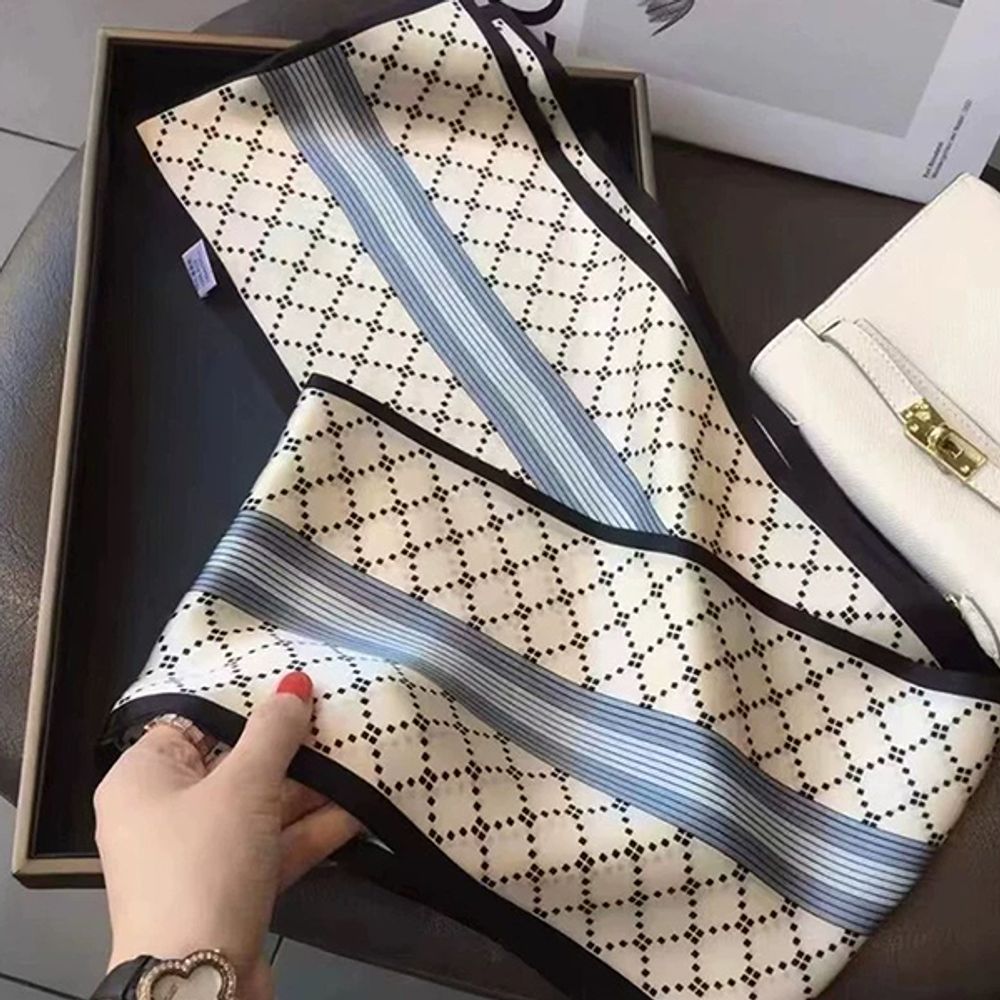 데일리 페미닌 사각 쁘띠 여성 미니스카프