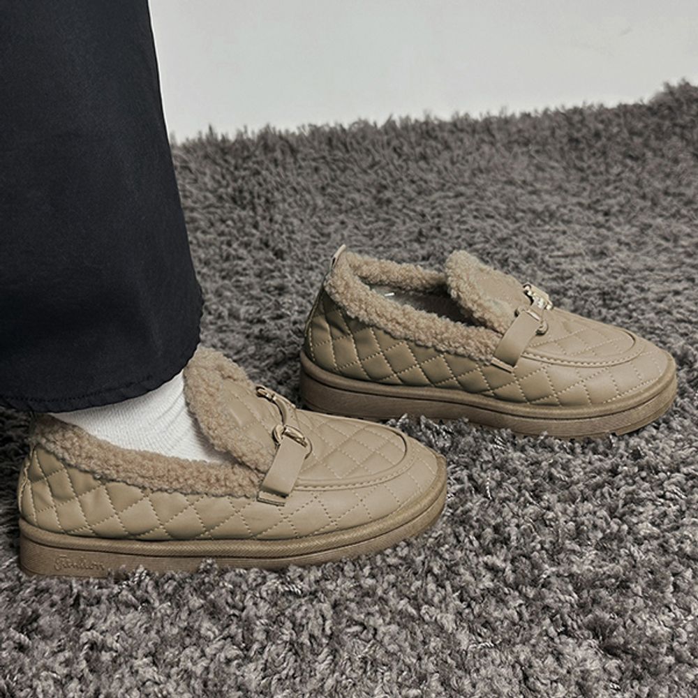 보아퍼 버클 여성 2컬러 다이아 퀄팅 단화