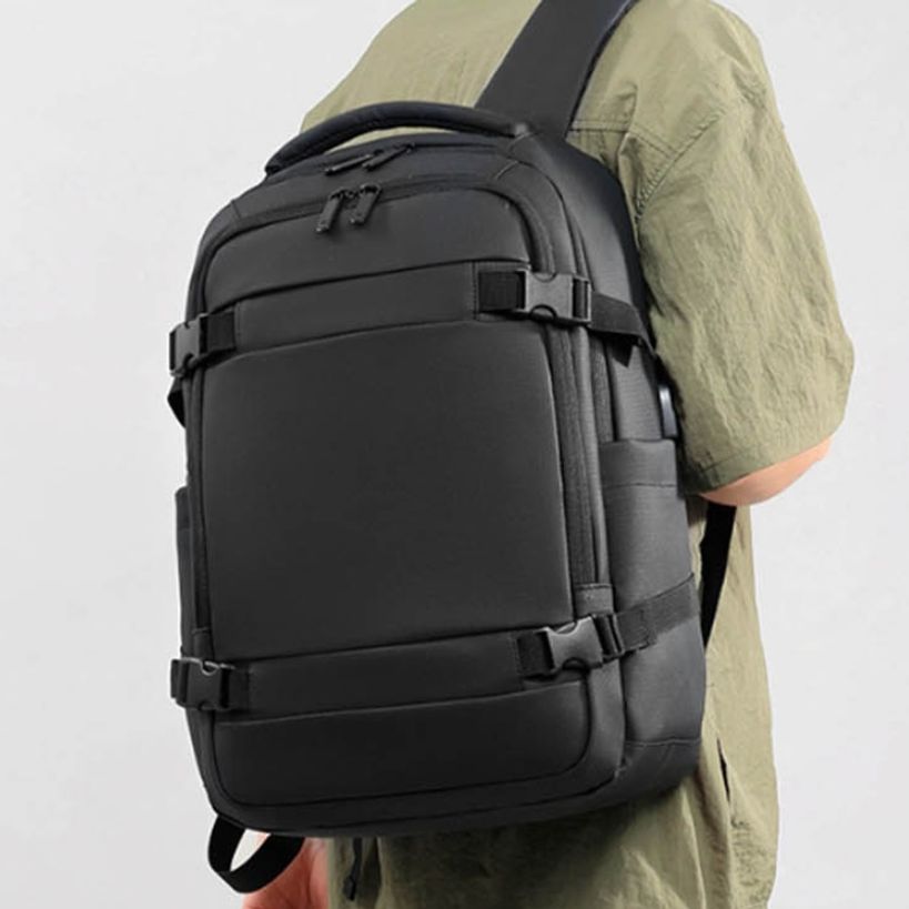 베이직 USB백팩 세련된 분위기를 연출해 주는 심플한 디자인의 가방