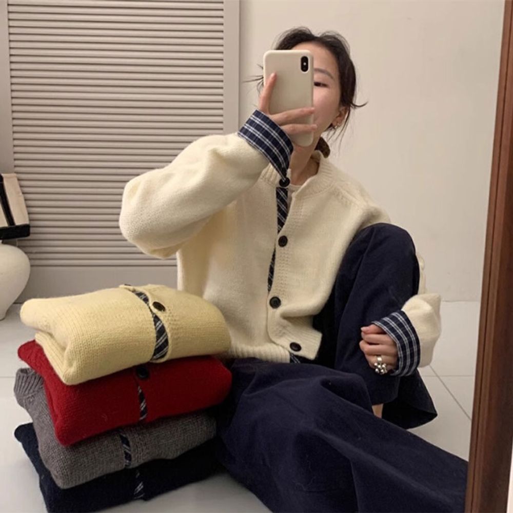 클래식 체크 포인트 버튼 니트 가디건