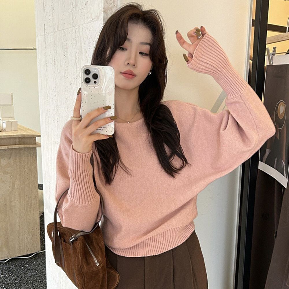 데일리 심플 입술넥 크롭 니트긴팔 ATZ