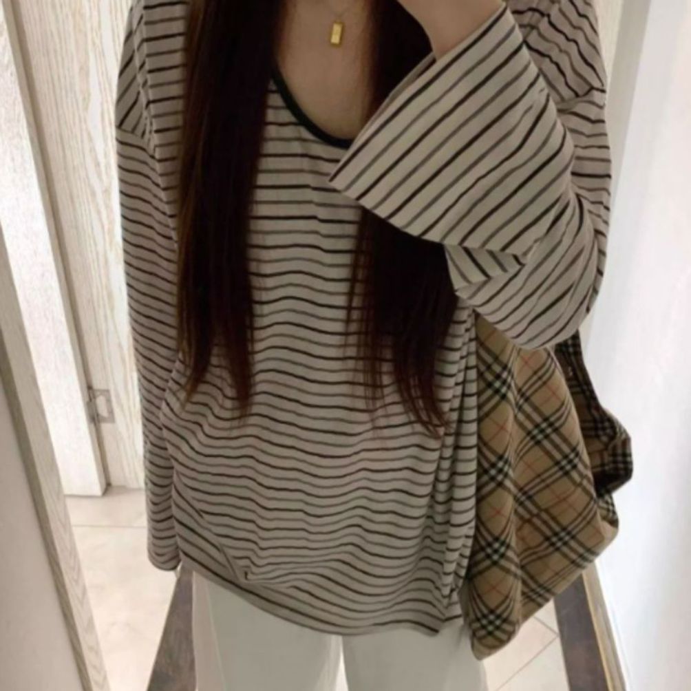 베이직 스트라이프 여유로운 루즈핏 데일리룩 긴팔티셔츠