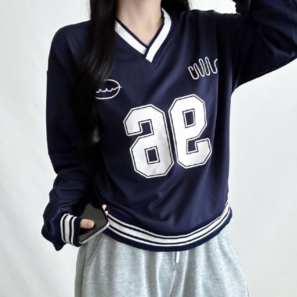 스포츠룩 V넥 캐주얼룩 유니크한 네이비컬러 긴팔 맨투맨티