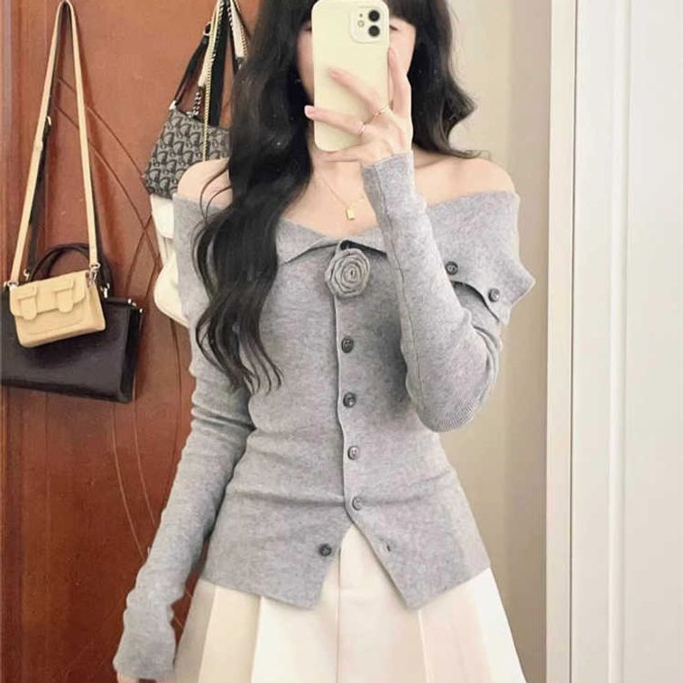 오프숄더 여성스러운 플라워코사지 골지가디건 예쁜