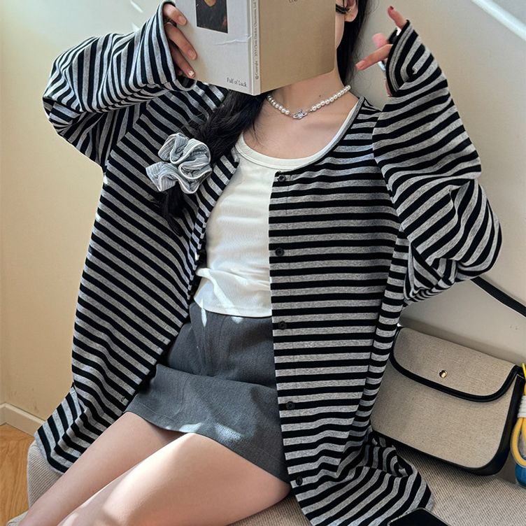 루즈핏가디선 버튼 스트라이프 유행타지않는 배색