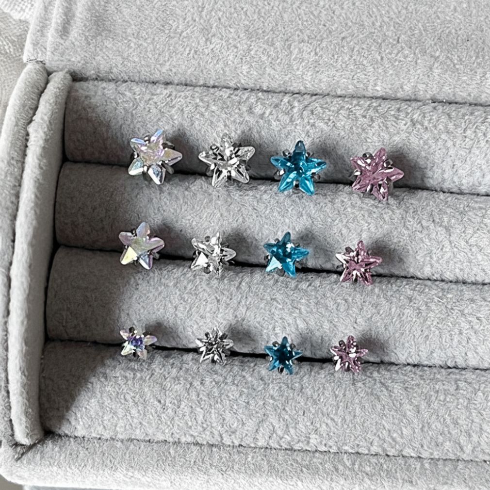 벚꽃 큐빅 귀걸이 플라워 포인트 우아한 분위기 연출