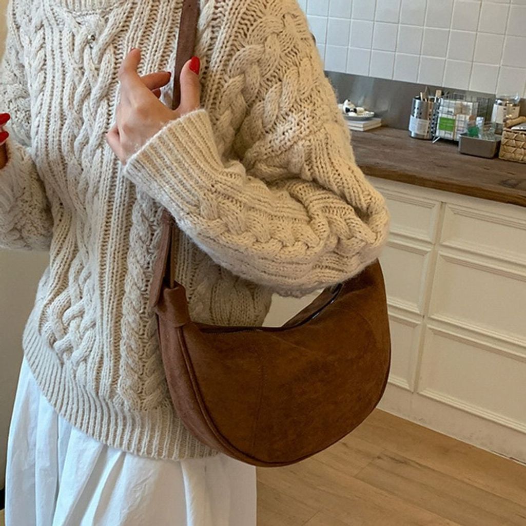 빈티지 하프문 스웨이드 미니 숄더 크로스백 ATZ