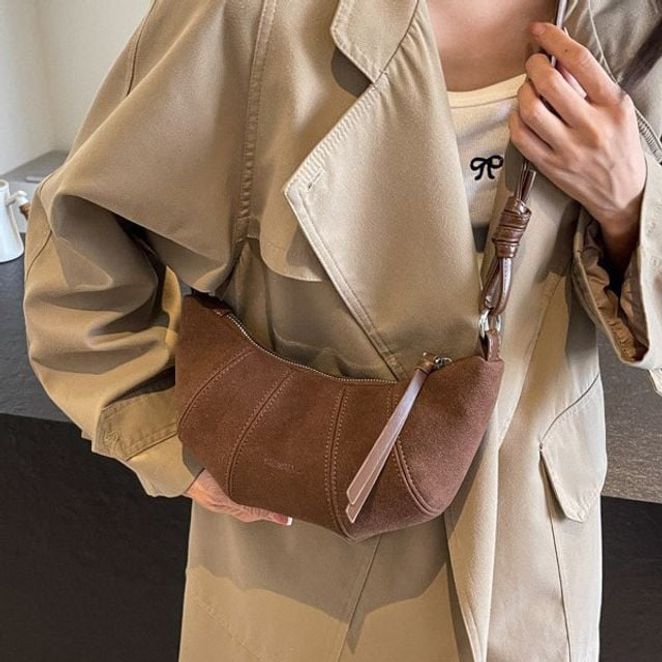 모던 하프문 스웨이드 겨울 가을 숄더백 ATZ