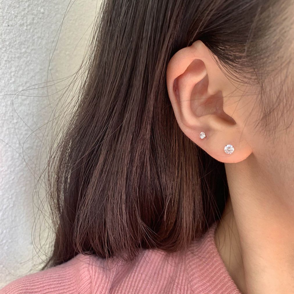 기본 큐빅 귀걸이 스크류 고정 방식 단일 큐빅 피어싱