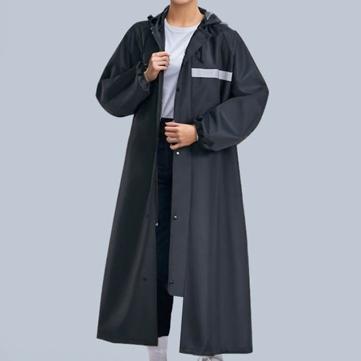 우비 판초우의 가벼운 소재와 후드 디테일의 방풍 레인코트
