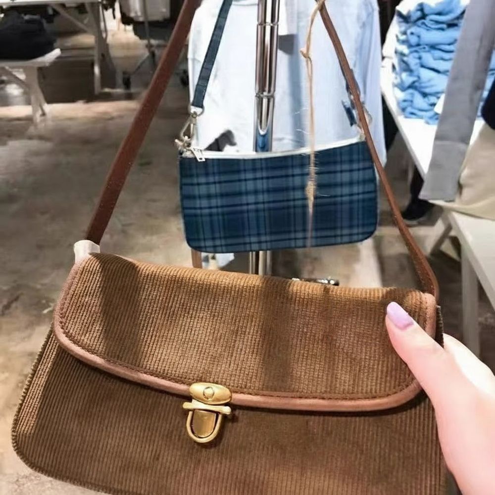 여성 골드버튼 숄더백 데일리 크로스백